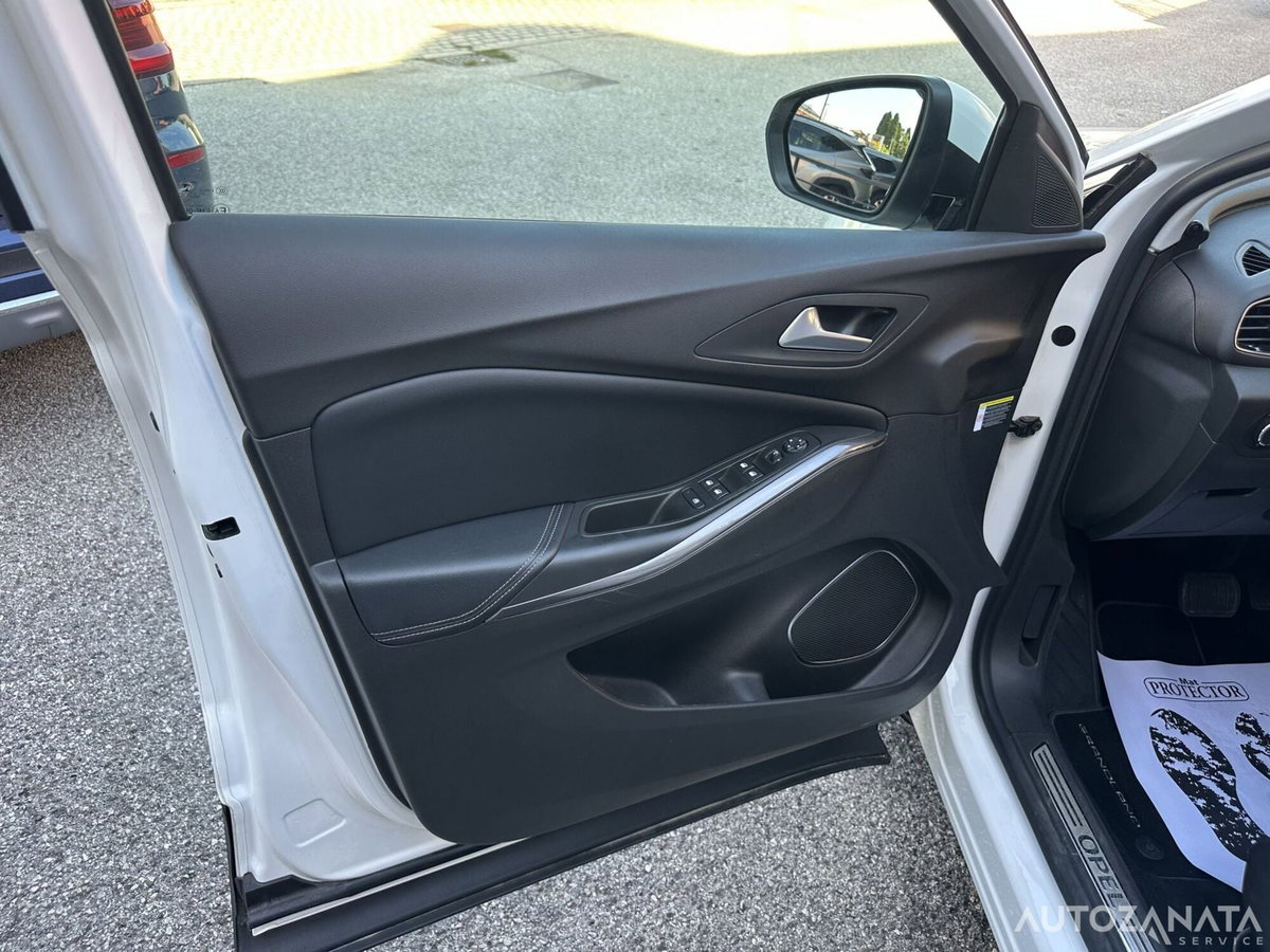 Opel Grandland X 1.6 Hybrid4 Plug-in aut. AWD (3)