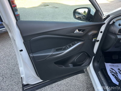 Opel Grandland X 1.6 Hybrid4 Plug-in aut. AWD (3)