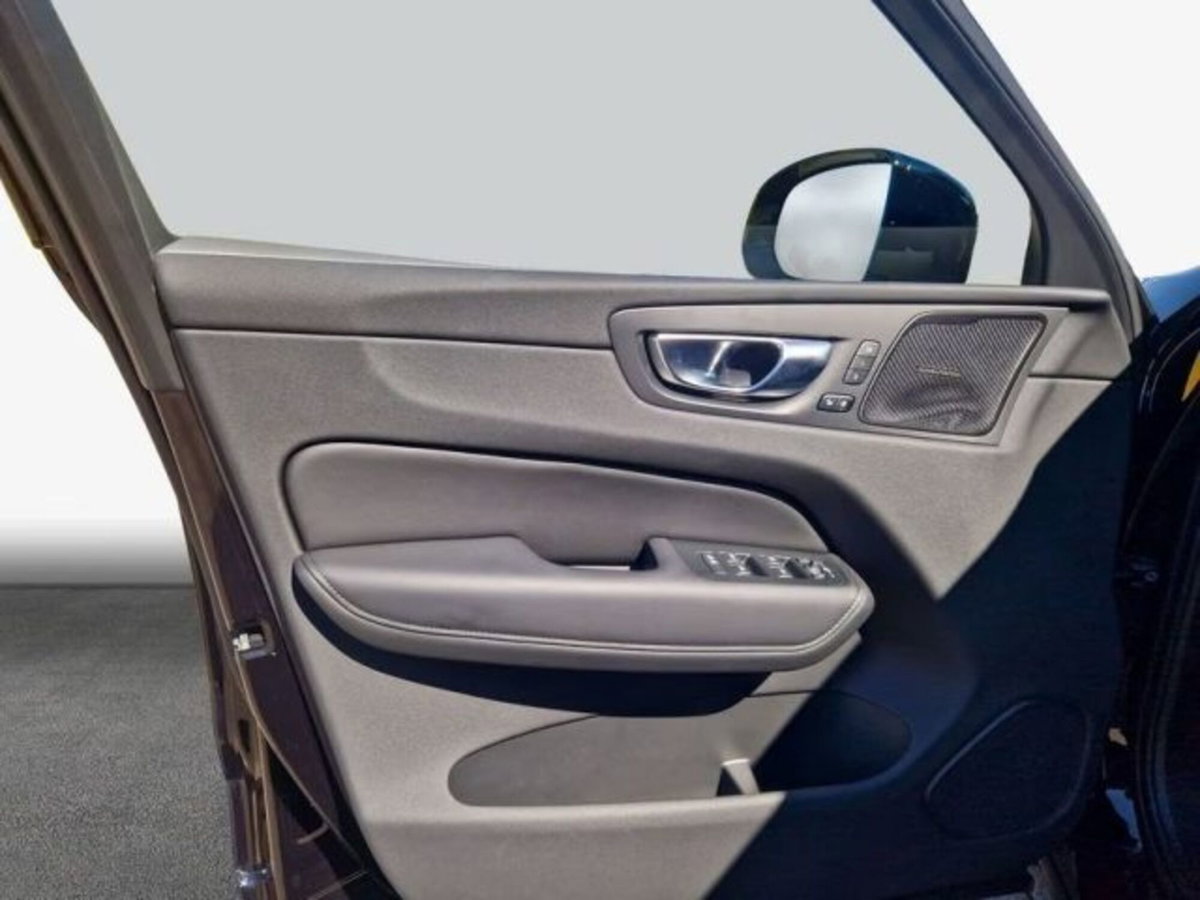 Volvo XC60 2.0 b5 Plus Dark awd auto (17)