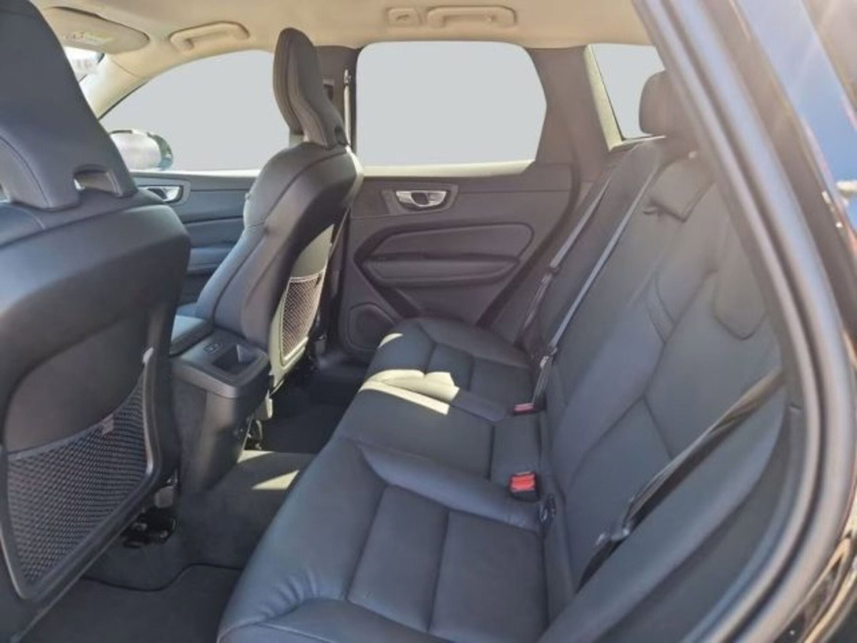Volvo XC60 2.0 b5 Plus Dark awd auto (9)