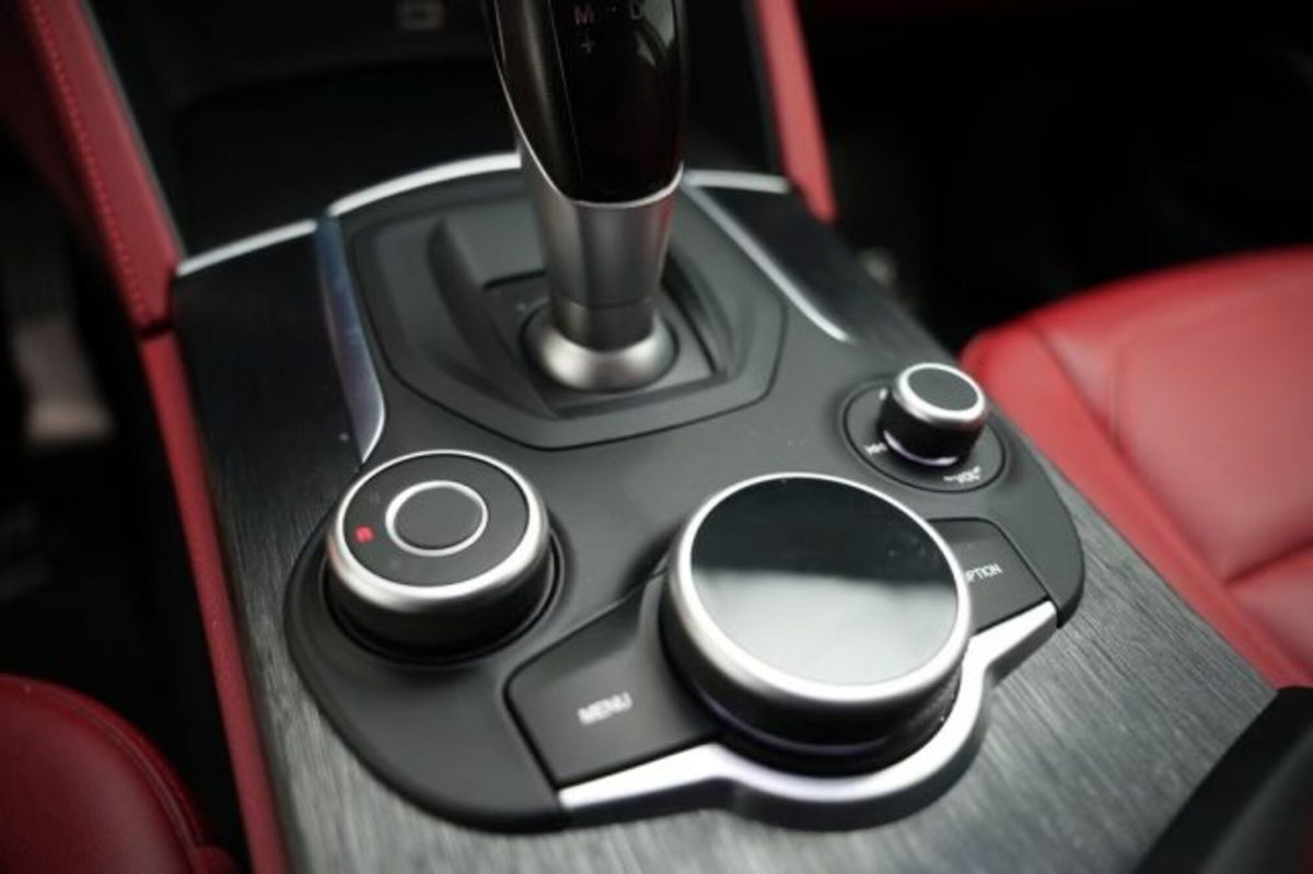 Alfa Romeo Stelvio Stelvio 2.0 Turbo 200 CV AT8 Q4 Super Business (19)
