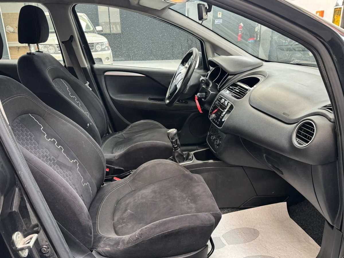 Fiat Punto 1.3 MJT II 75 CV 5 porte Lounge (5)