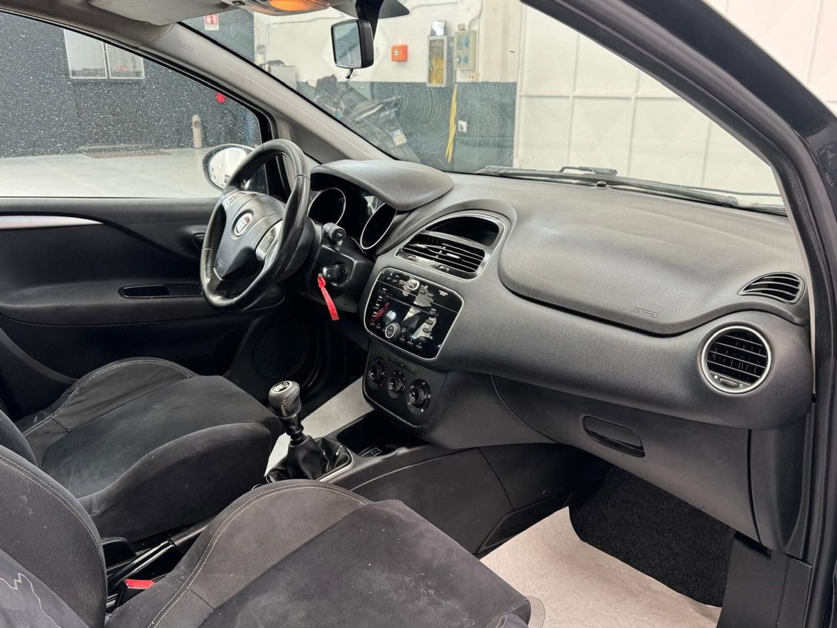 Fiat Punto 1.3 MJT II 75 CV 5 porte Lounge (6)
