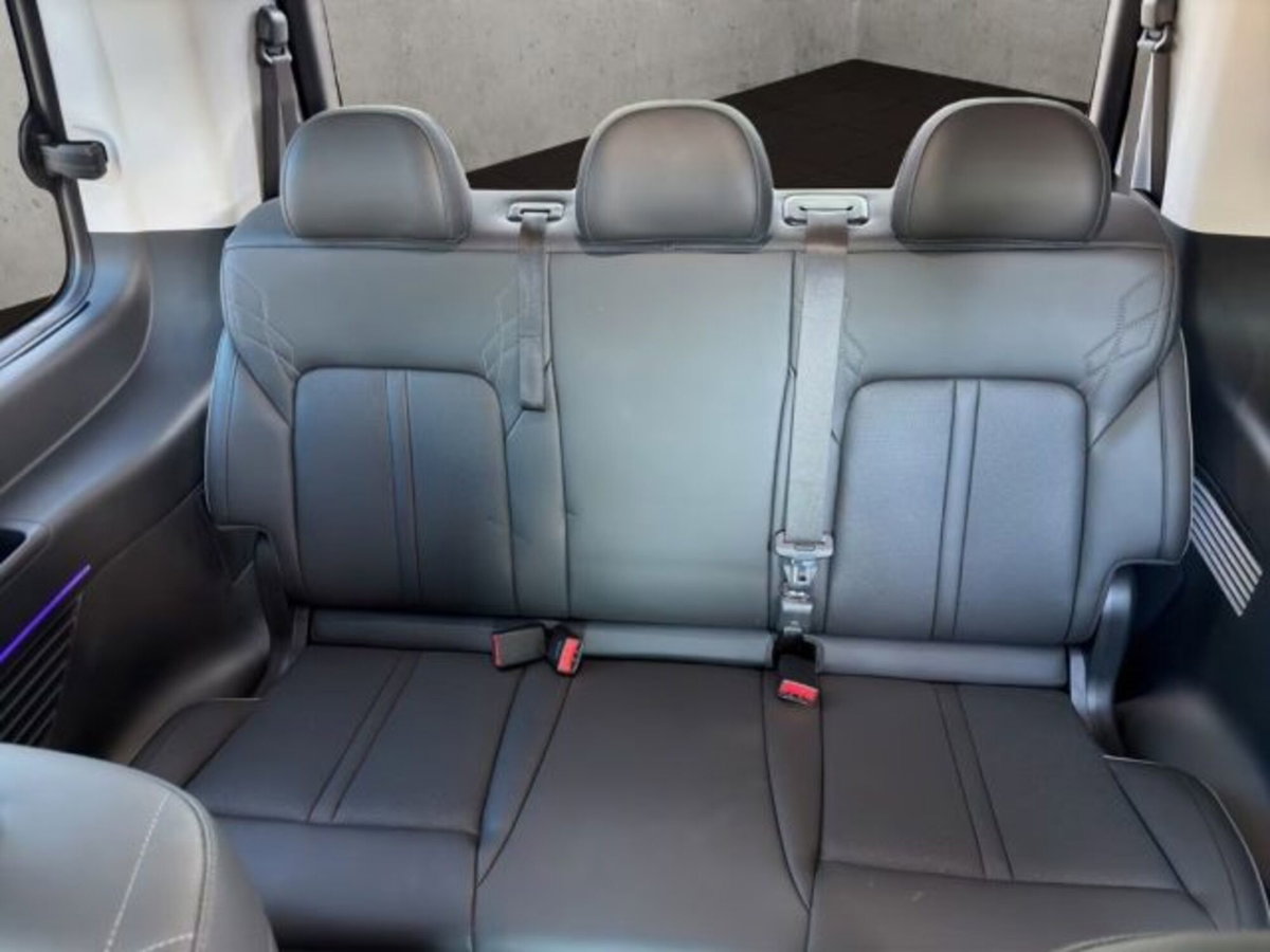 Hyundai Staria 1.6 hev Luxury 2wd auto (17)