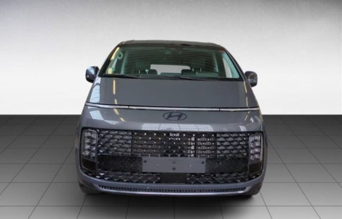 Hyundai Staria 1.6 hev Luxury 2wd auto (2)