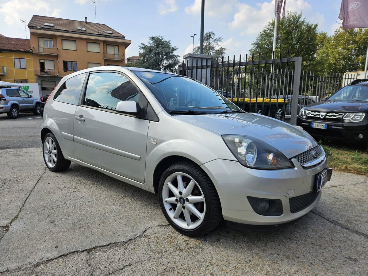 Ford Fiesta 1.2 16V 3p. Ghia (3)