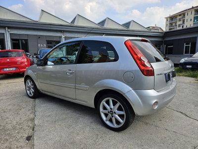 Ford Fiesta 1.2 16V 3p. Ghia (5)