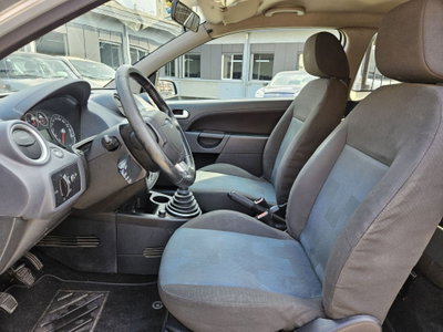 Ford Fiesta 1.2 16V 3p. Ghia (7)