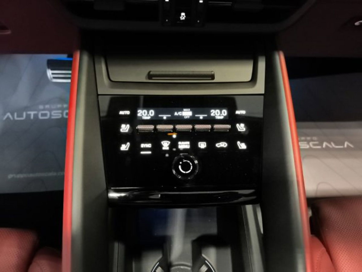 Porsche Macan Turbo (17)