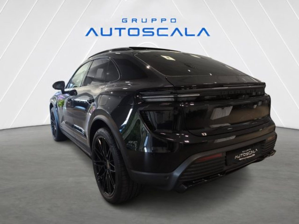 Porsche Macan Turbo (2)