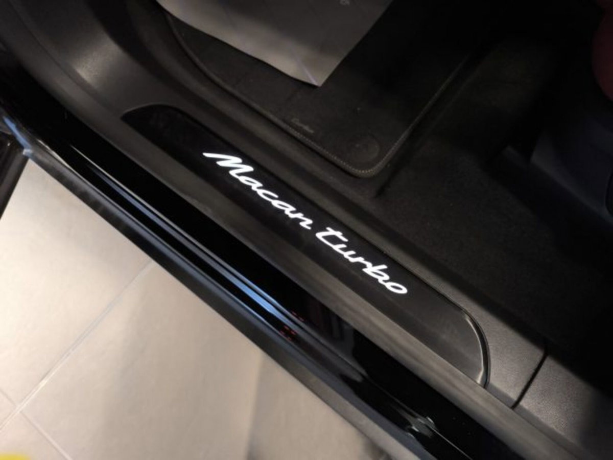 Porsche Macan Turbo (8)