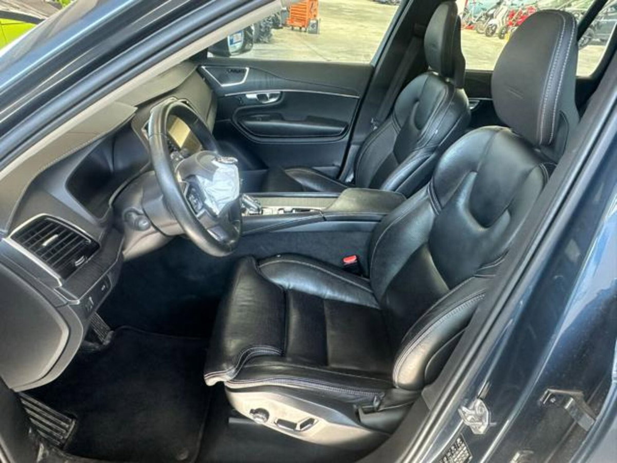 Volvo XC90 B5 (d) AWD Geartronic 7 posti Inscription (11)