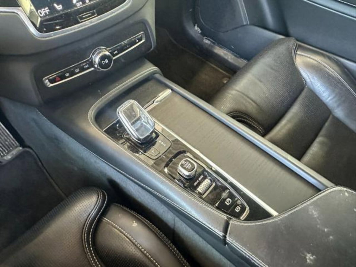 Volvo XC90 B5 (d) AWD Geartronic 7 posti Inscription (18)
