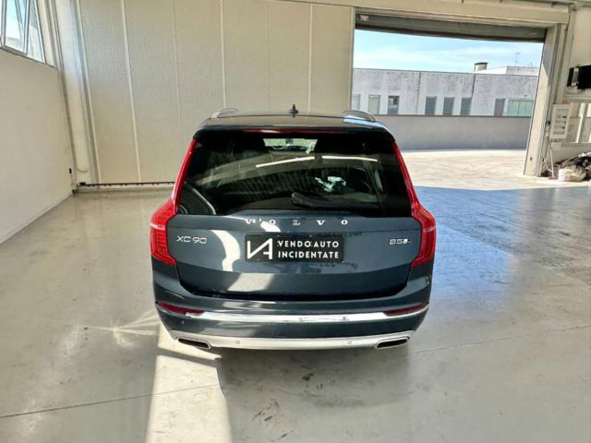 Volvo XC90 B5 (d) AWD Geartronic 7 posti Inscription (6)