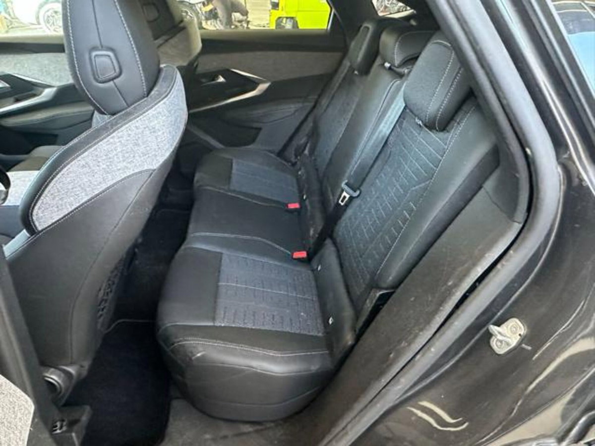 Peugeot 3008 1.2 hybrid GT Exclusive 145cv e-dcs6 (14)