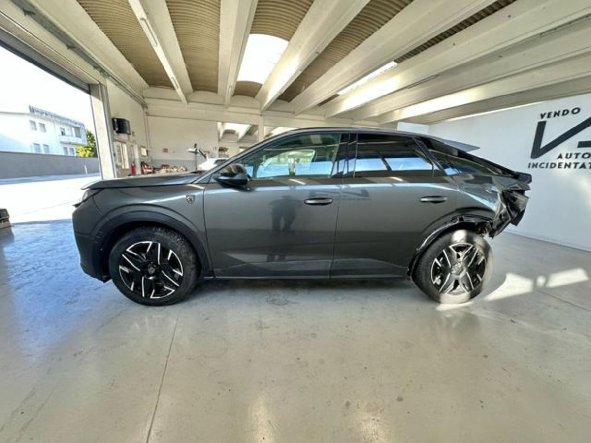 Peugeot 3008 1.2 hybrid GT Exclusive 145cv e-dcs6 (4)