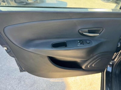 Lancia Ypsilon 1.2 69 CV 5 porte GPL Ecochic Alberta Ferretti (7)