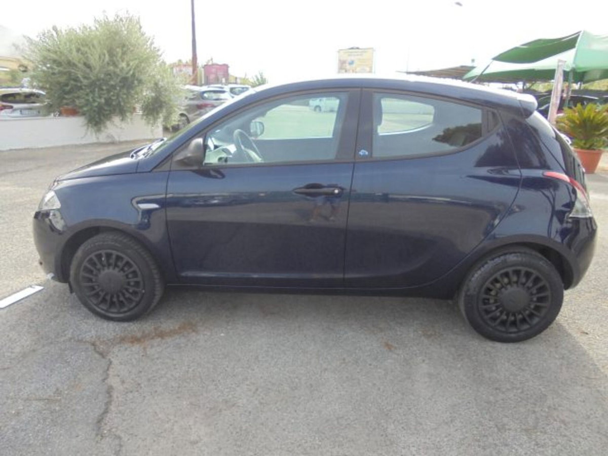 Lancia Ypsilon 1.2 69 CV 5 porte S&S Elefantino Blu (10)