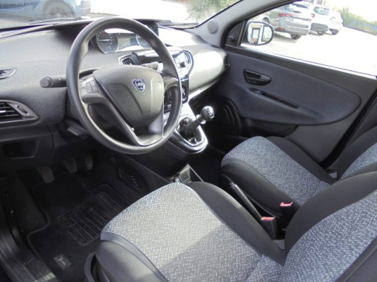 Lancia Ypsilon 1.2 69 CV 5 porte S&S Elefantino Blu (18)