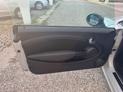 MINI Mini 1.6 16V Cooper D (10)