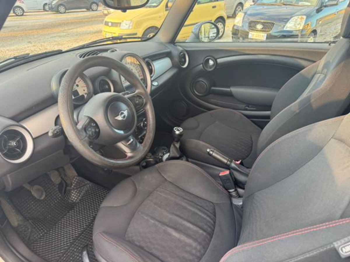 MINI Mini 1.6 16V Cooper D (11)
