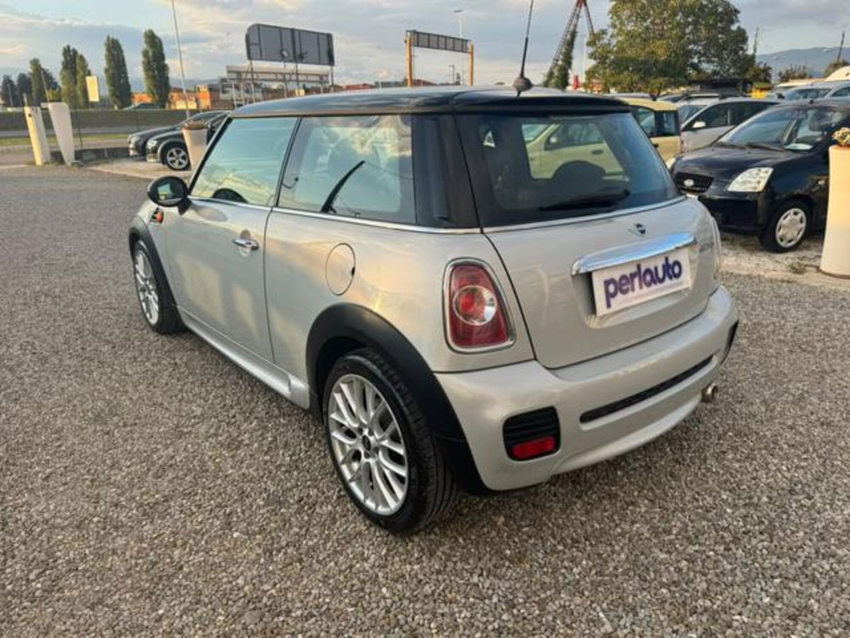 MINI Mini 1.6 16V Cooper D (5)