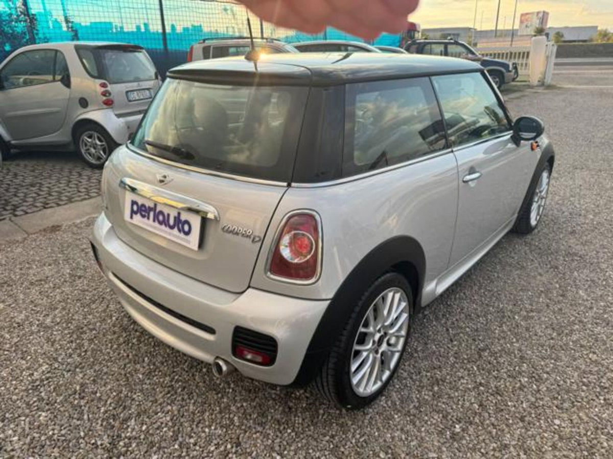 MINI Mini 1.6 16V Cooper D (6)