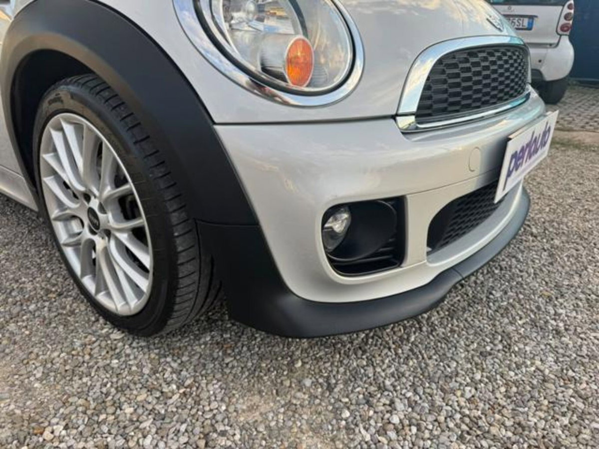 MINI Mini 1.6 16V Cooper D (8)