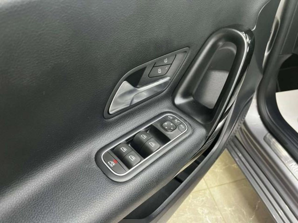 Mercedes-Benz Classe A 180 d Business (17)