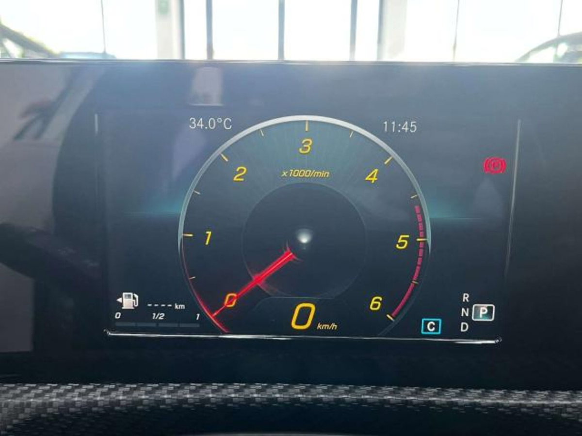 Mercedes-Benz Classe A 180 d Business (18)