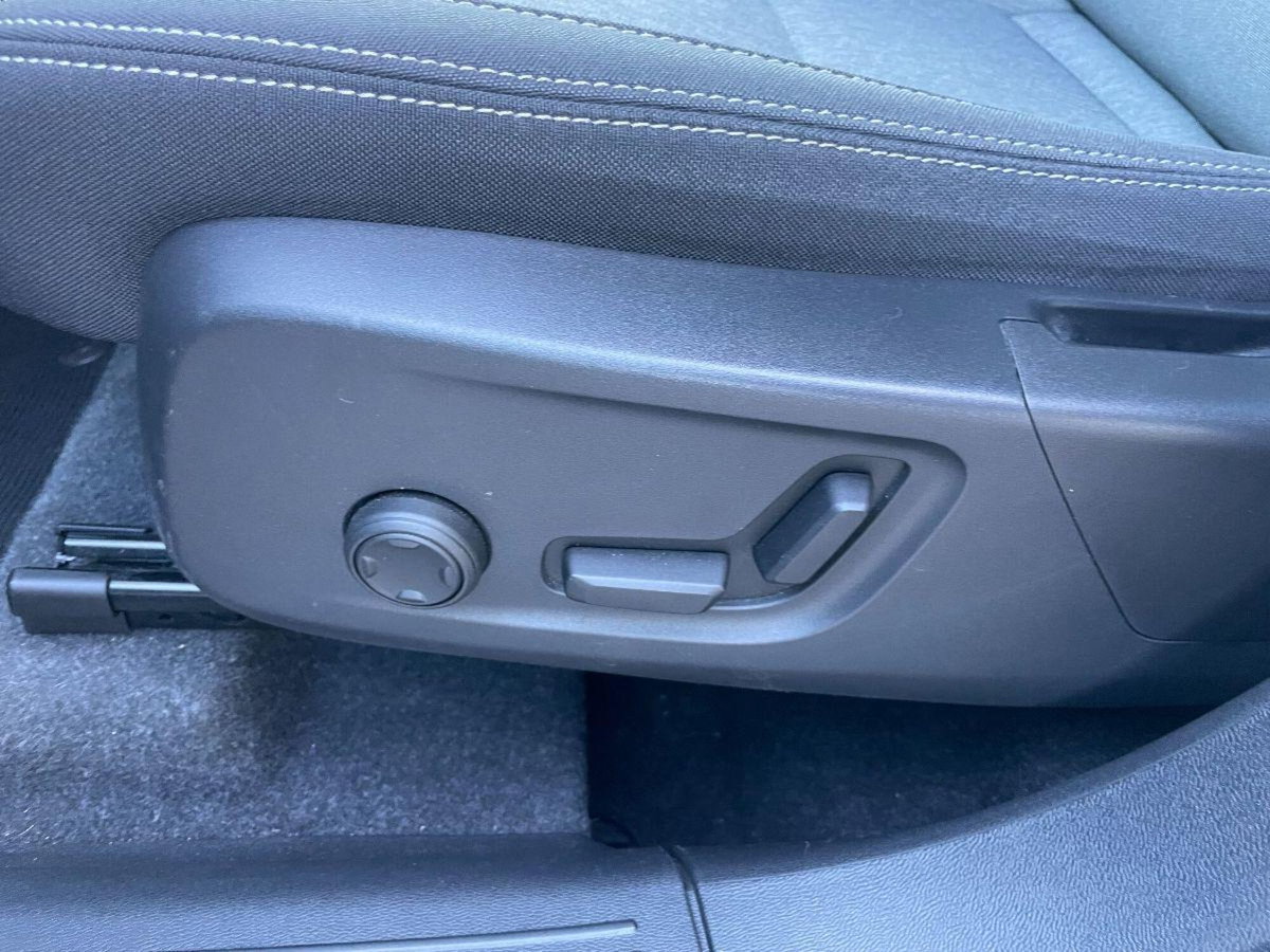 Volvo XC40 B3 automatico Plus Dark (12)