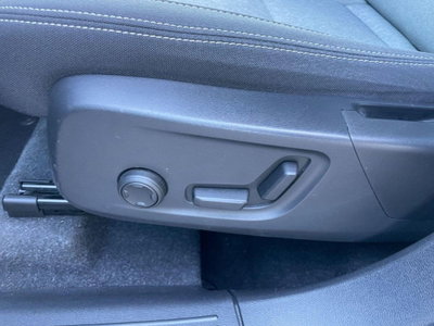 Volvo XC40 B3 automatico Plus Dark (12)