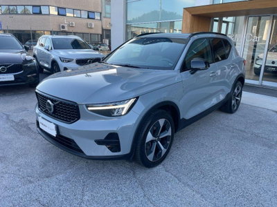 Volvo XC40 B3 automatico Plus Dark (2)
