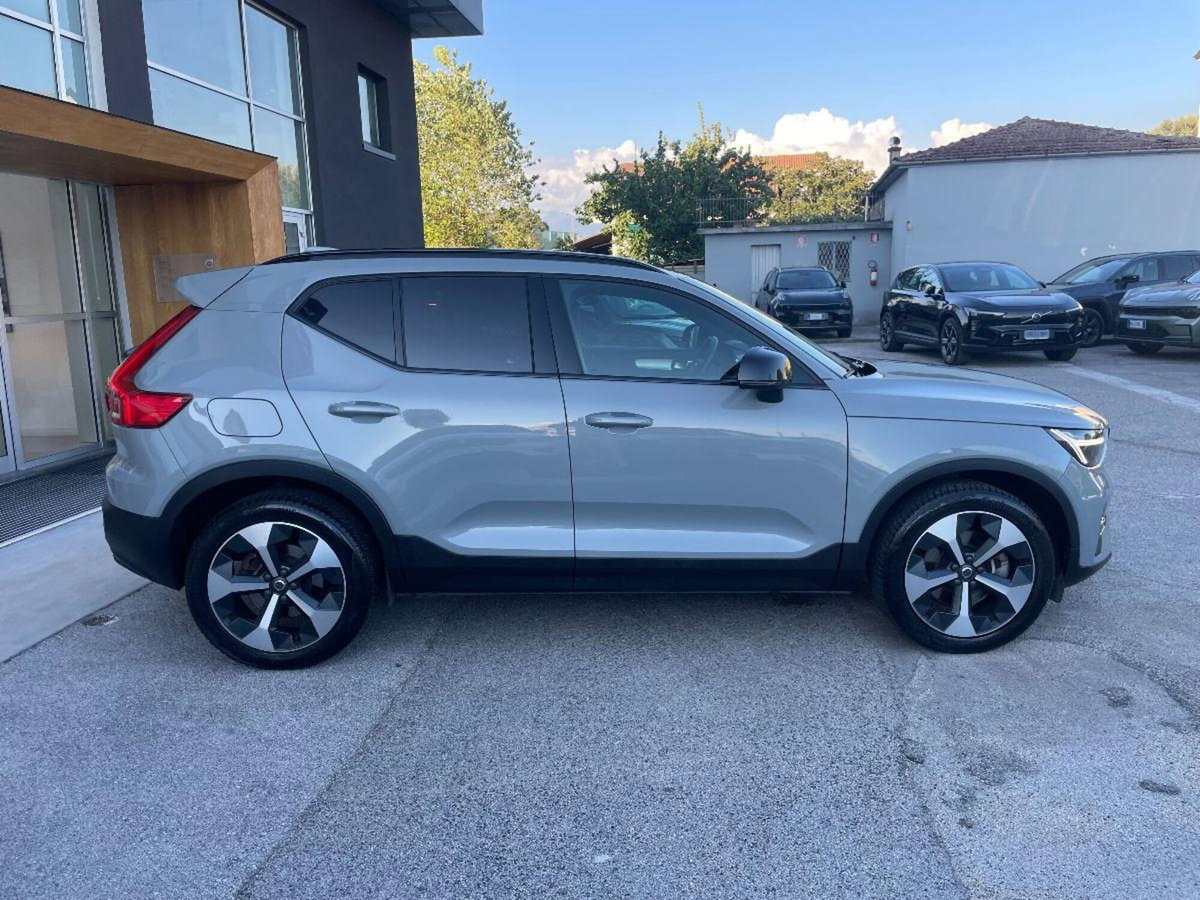 Volvo XC40 B3 automatico Plus Dark (4)