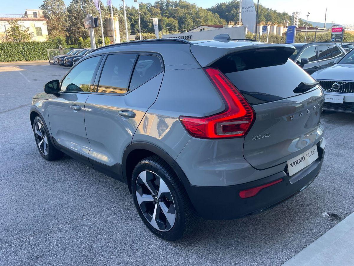 Volvo XC40 B3 automatico Plus Dark (7)