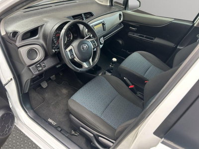 Toyota Yaris 1.D-4D 5 porte Lounge (10)