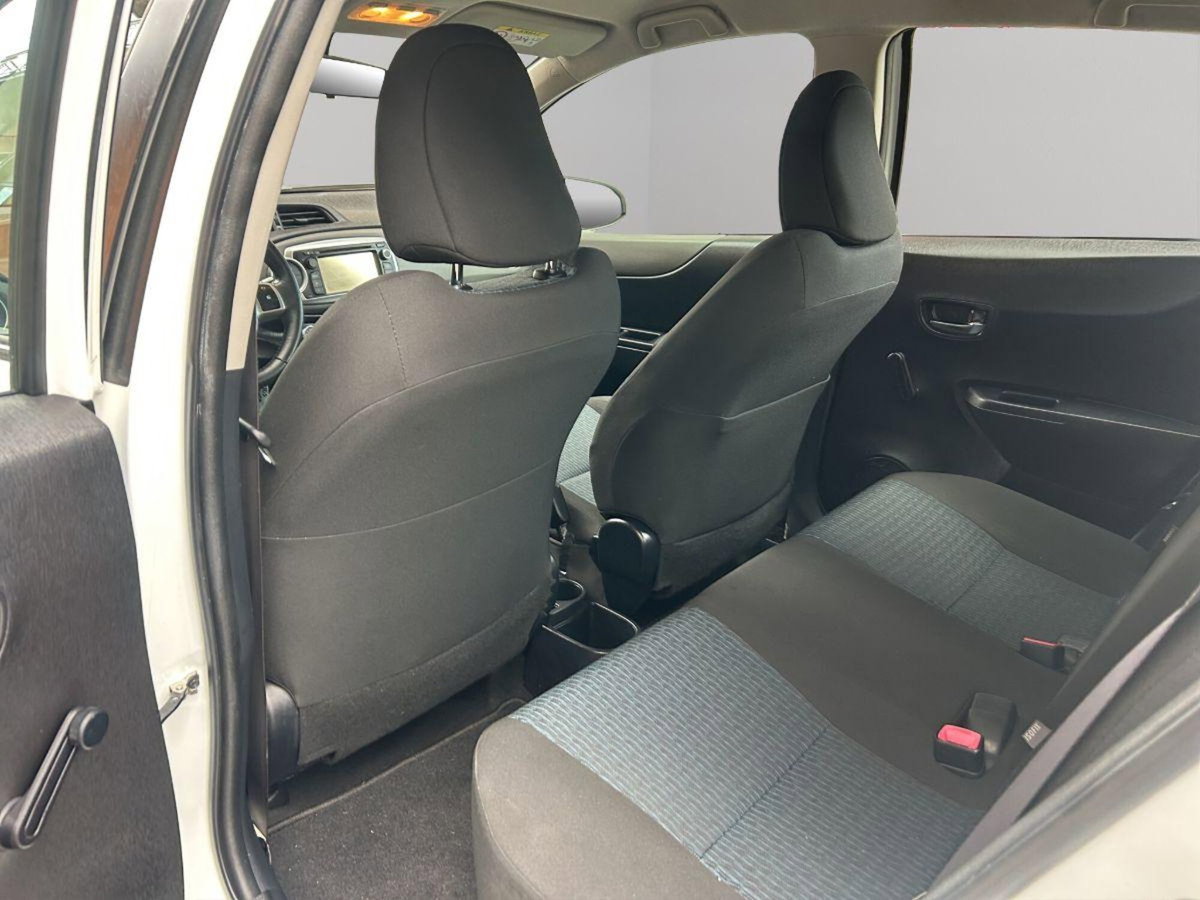 Toyota Yaris 1.D-4D 5 porte Lounge (13)