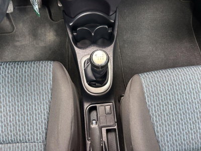 Toyota Yaris 1.D-4D 5 porte Lounge (16)