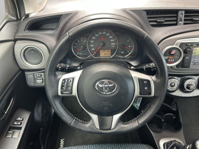 Toyota Yaris 1.D-4D 5 porte Lounge (17)