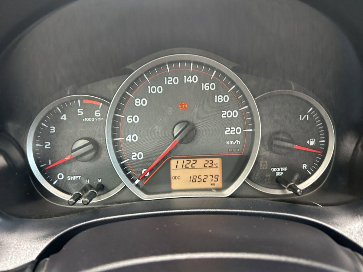 Toyota Yaris 1.D-4D 5 porte Lounge (18)