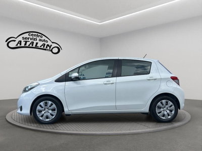 Toyota Yaris 1.D-4D 5 porte Lounge (2)
