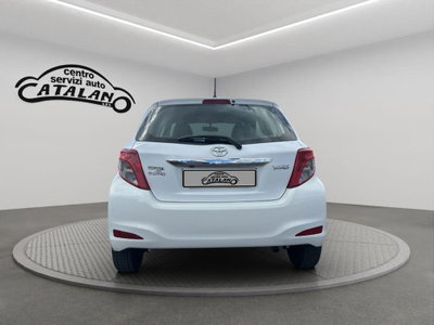 Toyota Yaris 1.D-4D 5 porte Lounge (4)
