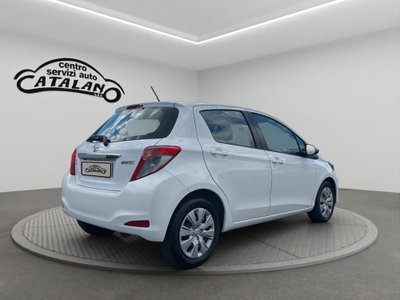 Toyota Yaris 1.D-4D 5 porte Lounge (5)