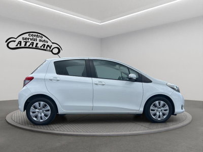 Toyota Yaris 1.D-4D 5 porte Lounge (6)