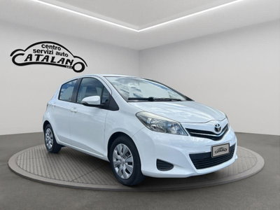 Toyota Yaris 1.D-4D 5 porte Lounge (7)