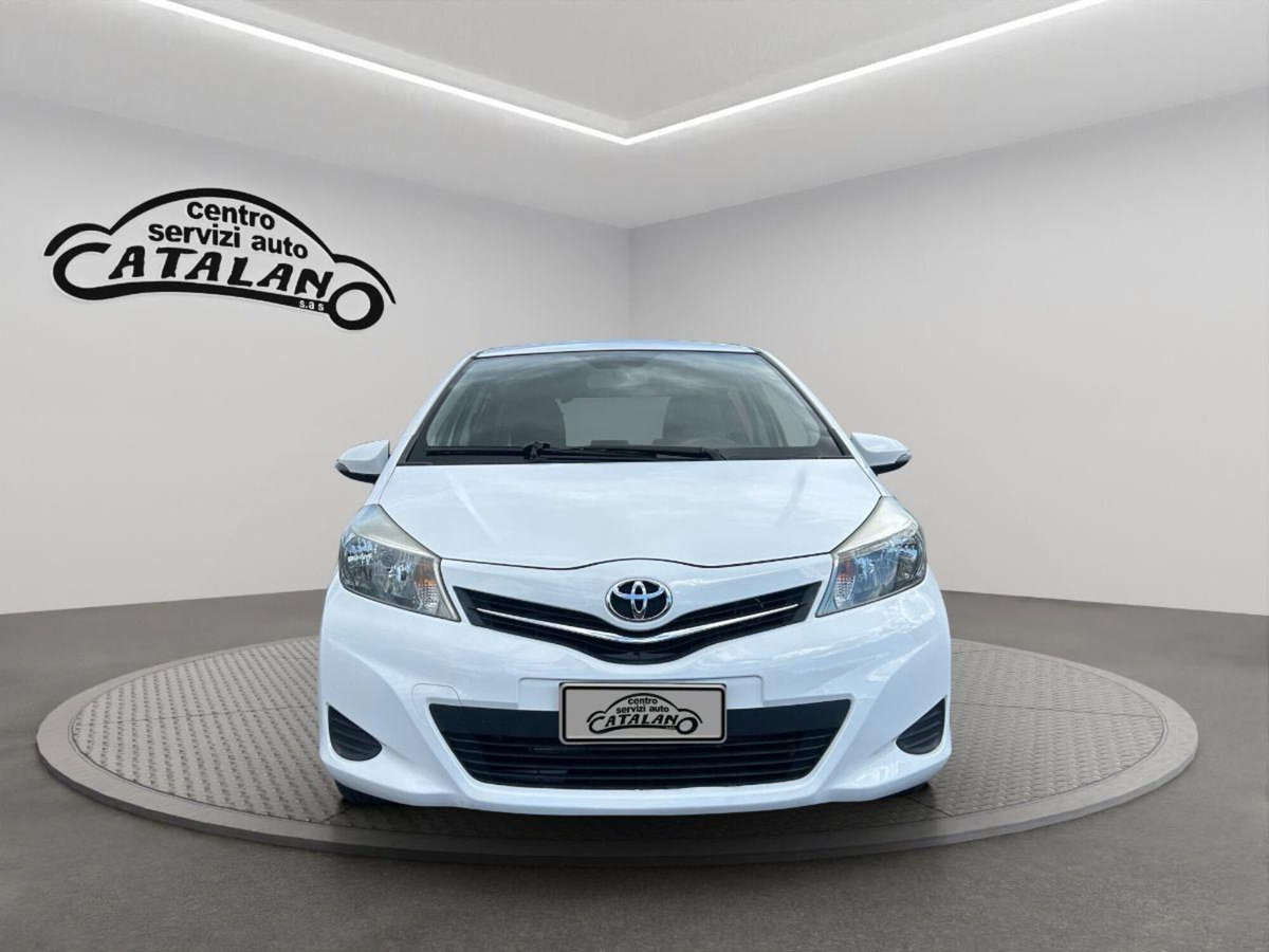 Toyota Yaris 1.D-4D 5 porte Lounge (8)