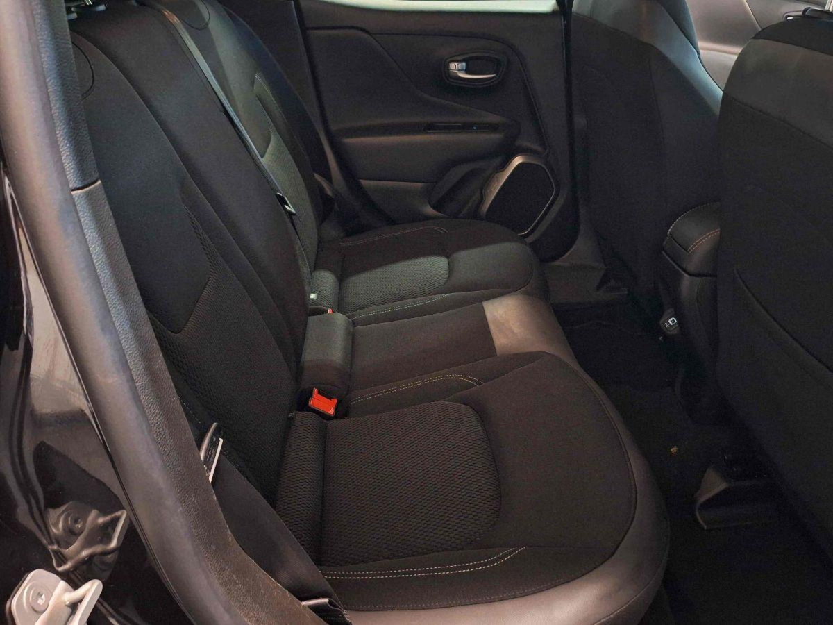 Jeep Renegade 1.3 T4 DDCT Limited (17)
