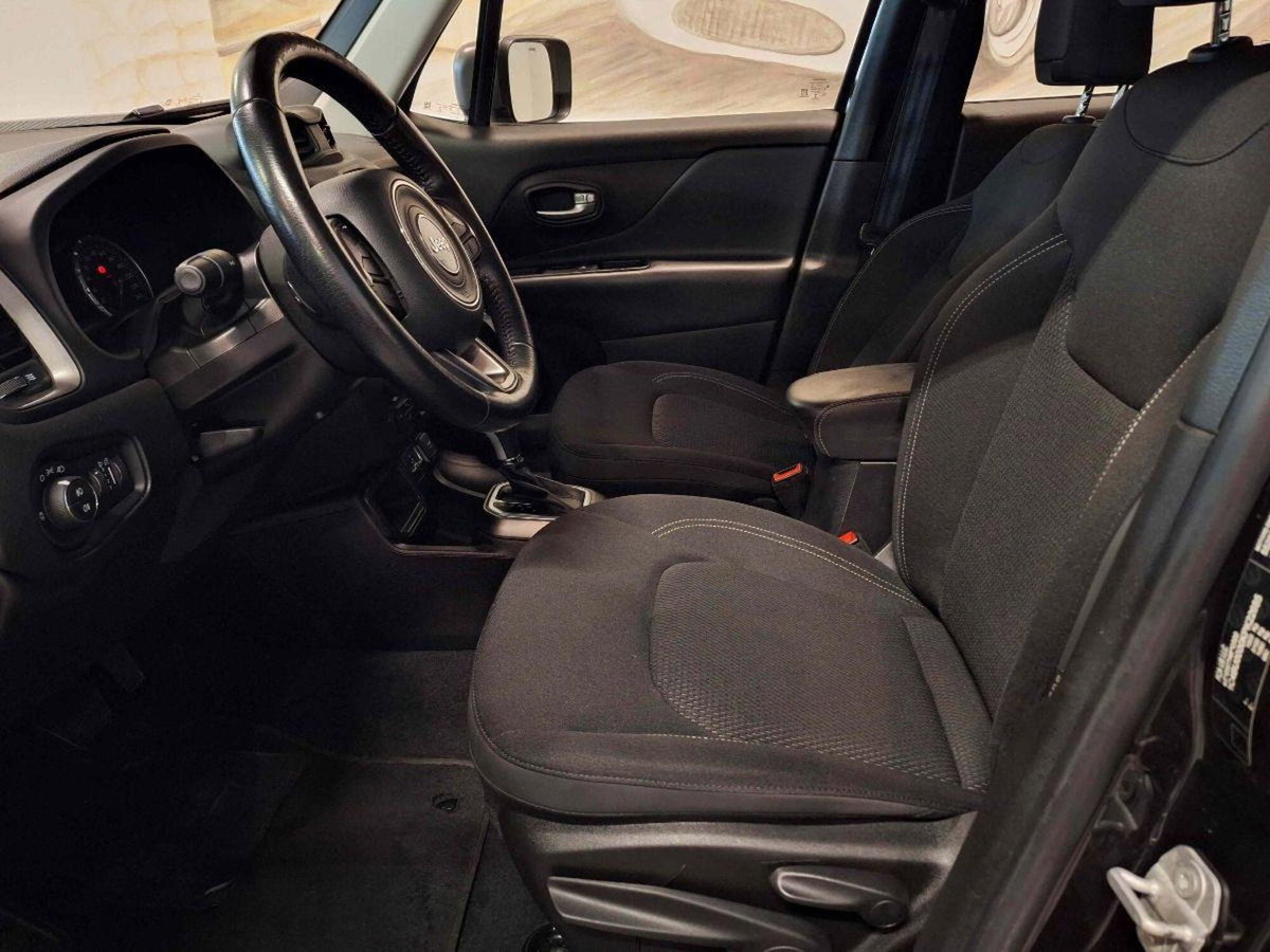 Jeep Renegade 1.3 T4 DDCT Limited (7)