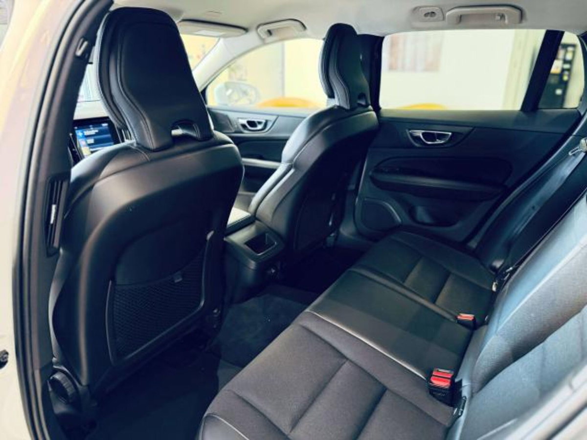 Volvo V60 D4 AWD Geartronic Business Plus (9)
