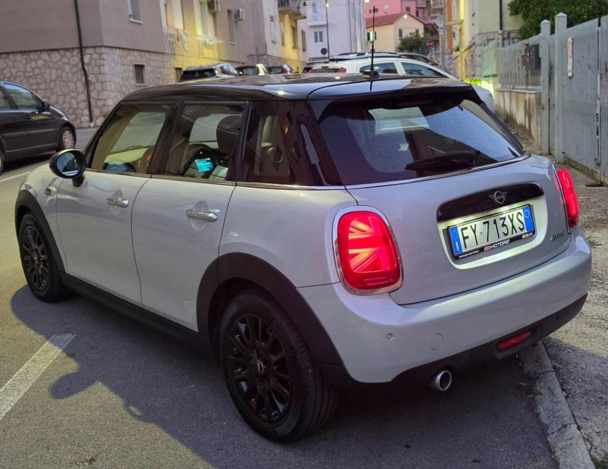 MINI Mini 1.5 Cooper 5 porte (13)